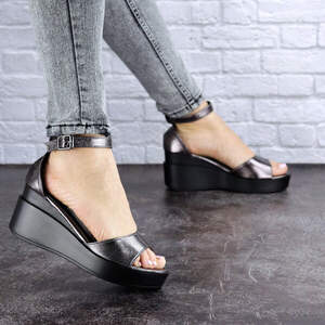 Женские босоножки на танкетке Fashion Reno 1734 39 размер 24,5 см Черный Женские босоножки на танкетке Fashion Reno 1734 39 размер 24,5 см Черный