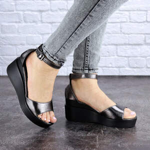 Женские босоножки на танкетке Fashion Reno 1734 39 размер 24,5 см Черный Женские босоножки на танкетке Fashion Reno 1734 39 размер 24,5 см Черный